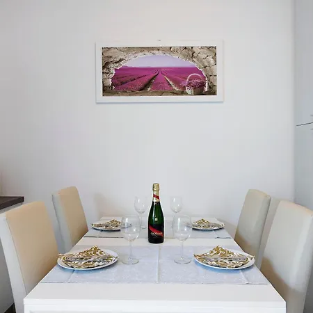 Διαμέρισμα 2 *